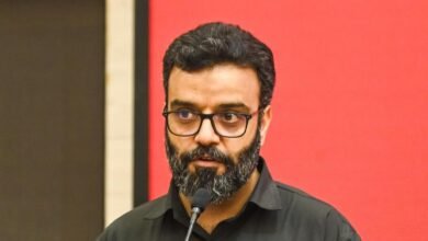 पार्टी छोड़ने की तैयारी में एनसी सांसद रुहुल्लाह ने काश्मीर यूनिवर्सिटी में छात्रों से मुलाकात की