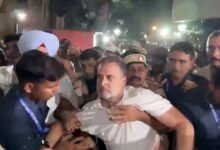 दिल्ली पुलिस ने अखिल भारतीय कांग्रेस नेताओं राहुल-प्रियांका को आकाशवाणी भवन से किया हिरासत में