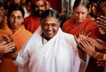 अम्मा ने मंदिर की प्रार्थना कक्ष की बजाय अनाथालय को प्राथमिकता दी