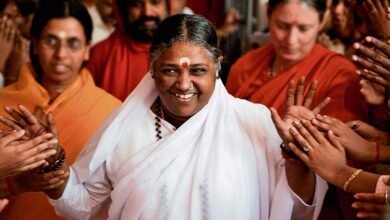 अम्मा ने मंदिर की प्रार्थना कक्ष की बजाय अनाथालय को प्राथमिकता दी