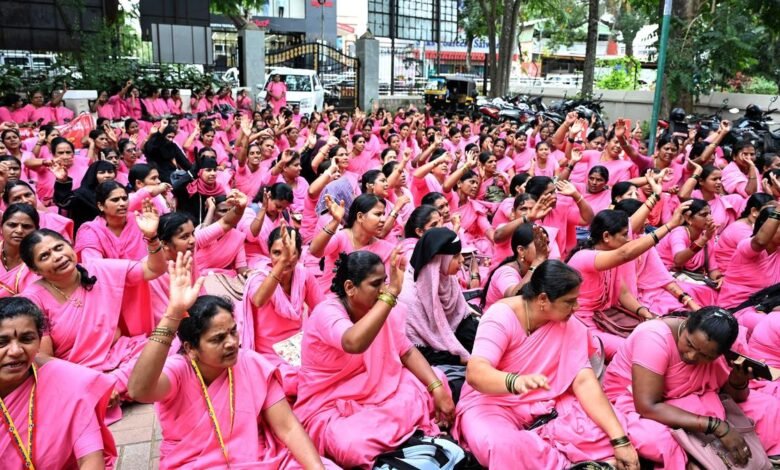 आशा कार्यकर्ता सरकार से 15,000 मानदेय और समस्ता ऐप से मुक्तिकाम की मांग