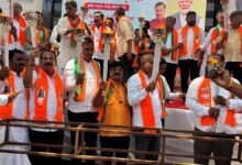 बेलगावी में भाजपा नेताओं और कार्यकर्ताओं ने सेवा ज्योति यात्रा का स्वागत किया