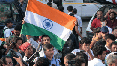 दिल्ली के कनेक्ट प्लेस में तिरंगा मार्च में बड़े व छोटे सभी शामिल