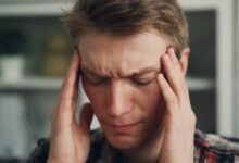 Why do some people wake up with a headache? (Unsplash)
