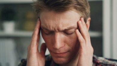 Why do some people wake up with a headache? (Unsplash)