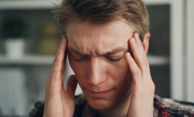 Why do some people wake up with a headache? (Unsplash)