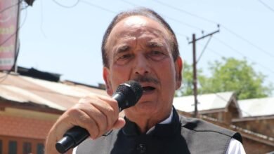 जम्‍मू-कश्‍मीर हाईकोर्ट ने पूर्व सीएम आजाद और भाजपा के रैना के सरकारी आवास न‍िए नीति मांगी
