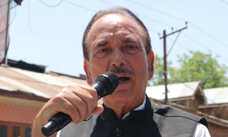 जम्मू-कश्मीर हाईकोर्ट ने पूर्व सीएम आजाद और भाजपा के रैना के सरकारी आवास निए नीति मांगी