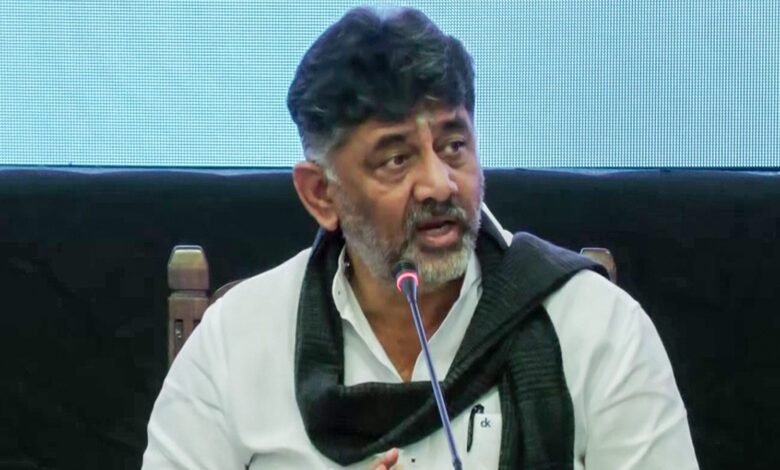 कर्नाटक सीएम शिवकुमार पर साजिश का आरोप, कैबिनेट को चेतावनी