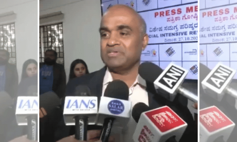 कर्नाटक में वोटरों में से एक पांचवां वोटर मतदाता सूची से निकाला गया