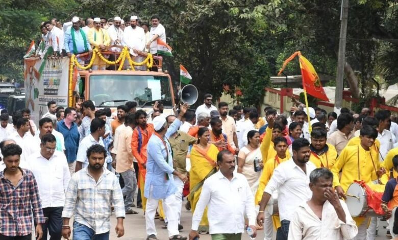 कांग्रेस प्रत्याशी मोहन लिम्बिकाई ने दाखिल की नामांकन पर्ची, कांठकुमार भी मैदान में