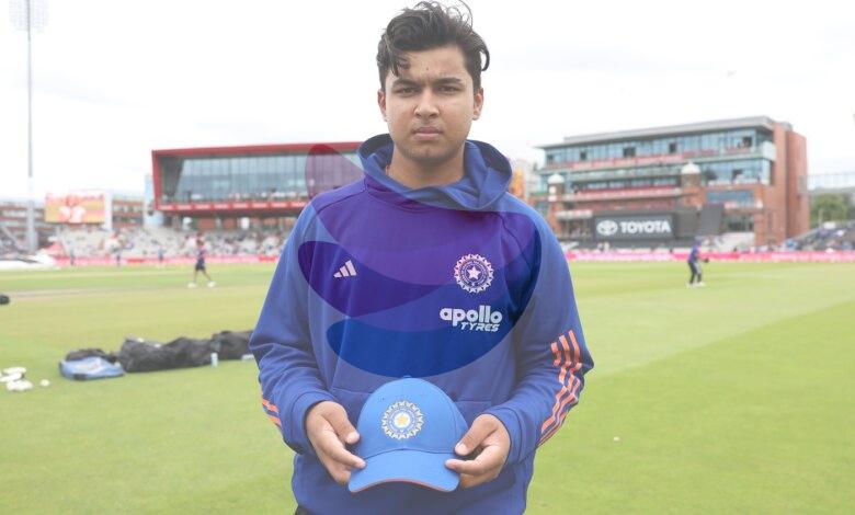 India bat first and hand Sooryavanshi his debut in Manchester