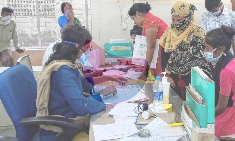 One pair of feet: women, work and TB in Mumbai