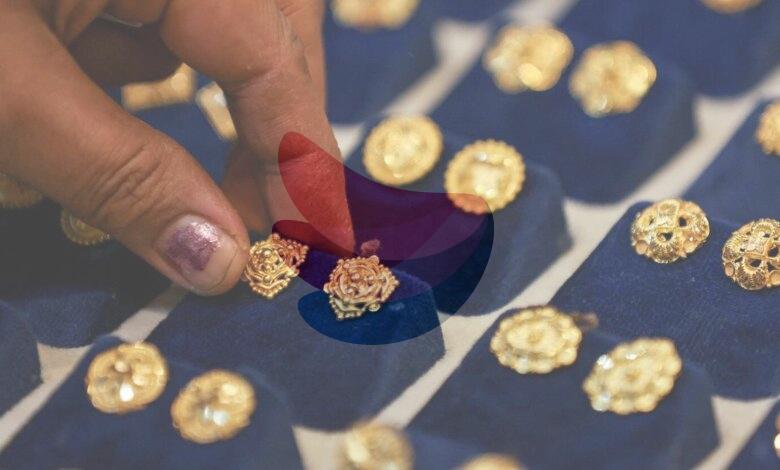 Gold falls on stronger dollar amid renewed U.S.-Iran tensions