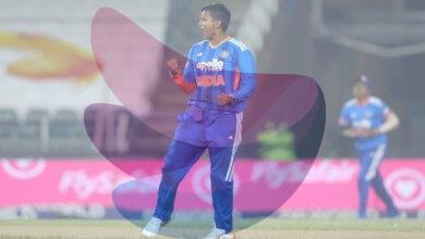 Deepti's maiden T20I five-for downs South Africa