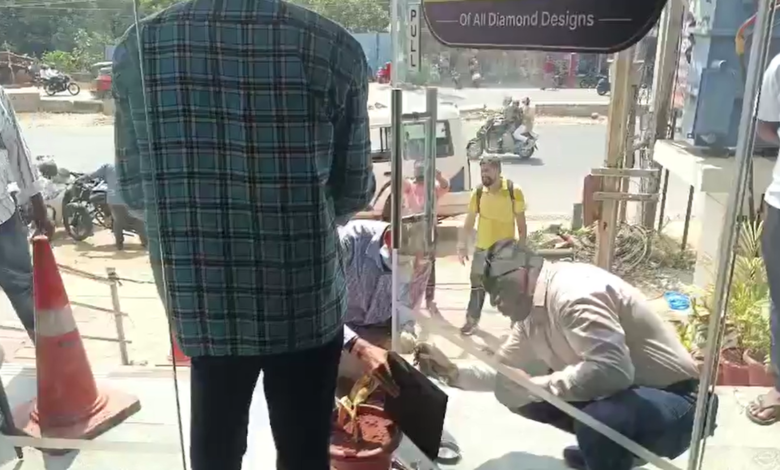 मेड़चाल के बोडुप्पल कारैटलाने शोरूम से हीरे-गहने चोरी