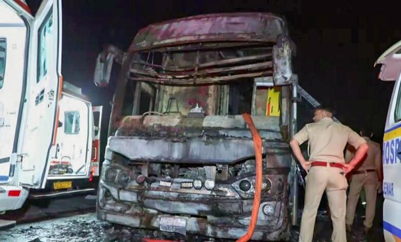 नोएडा बस आग: यात्रियों ने जलने की गंध पर चालक को चेतावनी दी; वाहन पर ₹1.59 लाख के 17 चालान बकाया
