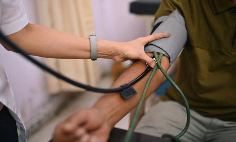 प्राइवेट अस्पतालों के चार्ज और दवाओं के मार्जिन पर नियंत्रण की मांग