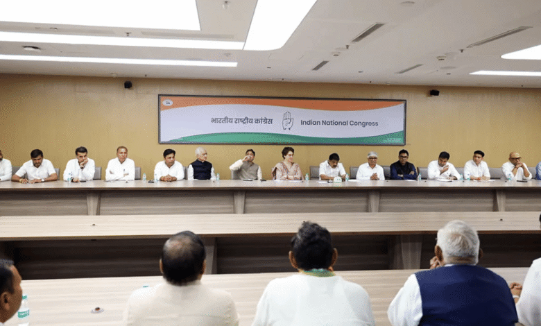 प्रियंका गांधी फिर सक्रिय हुईं यूपी कांग्रेस राजनीति में, सीटें तय करने की जिम्मेदारी संभाली
