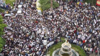 पुणे में MPSC अभ्यर्थियों ने पेपर लीक के खिलाफ प्रदर्शन करते हुए अध्यक्ष के इस्तीफे की मांग की