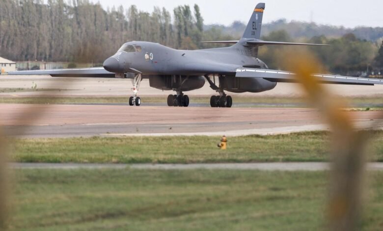 अमेरिकी वायु सेना नेईरान हमले के संदिग्ध आतंकवादी खतरे के बाद ब्रिटेन के RAF Fairford से सभी बॉम्बर वापस बुलाए