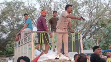 बिहार के सारण में राहत सामग्री वितरण के दौरान SI निलंबित, बाढ़ प्रभावितों पर पिस्तौल तानी