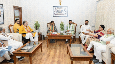 हथियारों के बिना मरीज़ों से मिलें—स्मृति ईरानी का हरियाणा BJP नेताओं को संदेश