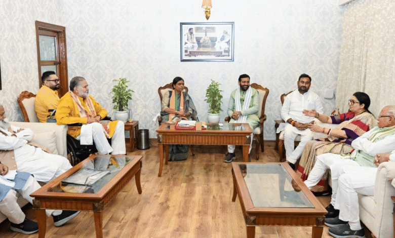 हथियारों के बिना मरीज़ों से मिलें—स्मृति ईरानी का हरियाणा BJP नेताओं को संदेश