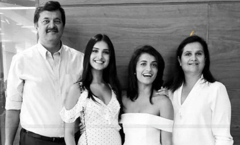 तारा สुतारिया ने बताया कैसे माता-पिता ने उन्हें और जड़वा बहन को बराबरी से पाला
