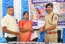 वेलोर पुलिस ने 300 खोए मोबाइल फोन उनके मालिकों को लौटाए