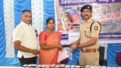 वेलोर पुलिस ने 300 खोए मोबाइल फोन उनके मालिकों को लौटाए